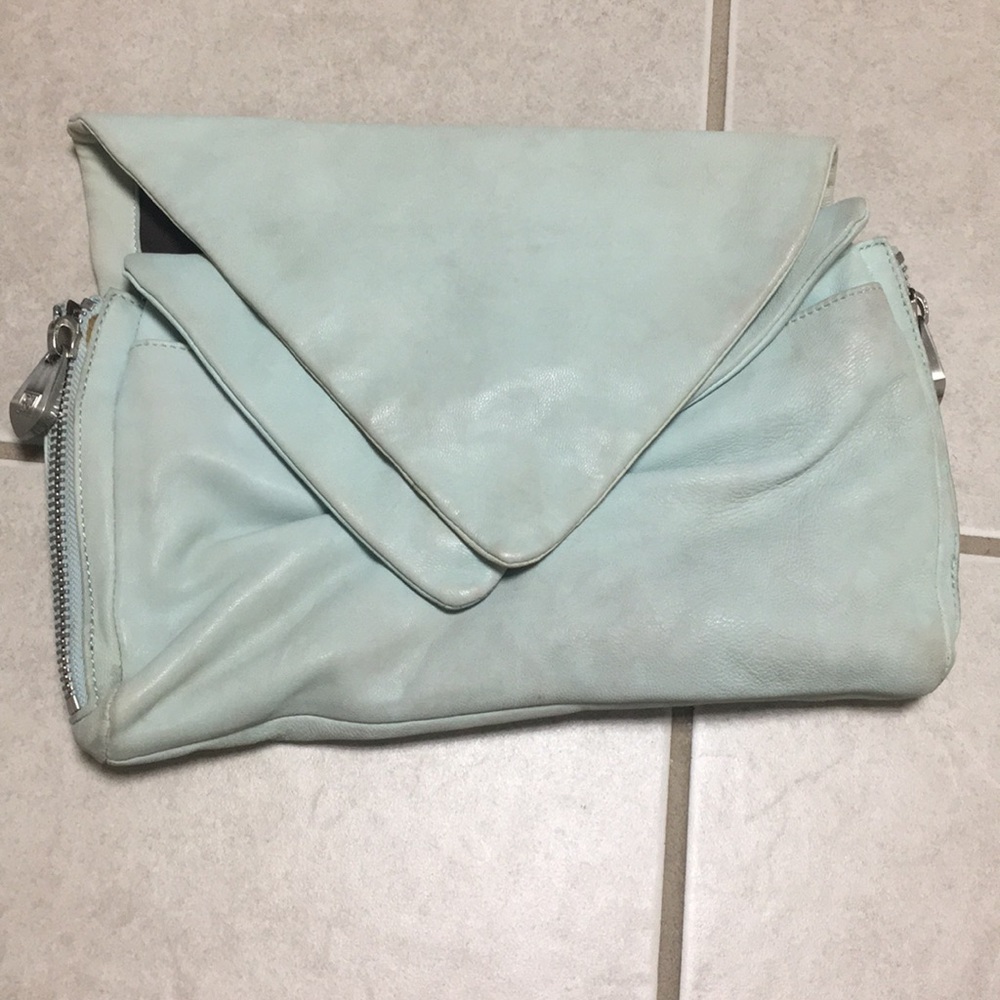 Distressed Pour La Victoure clutch
